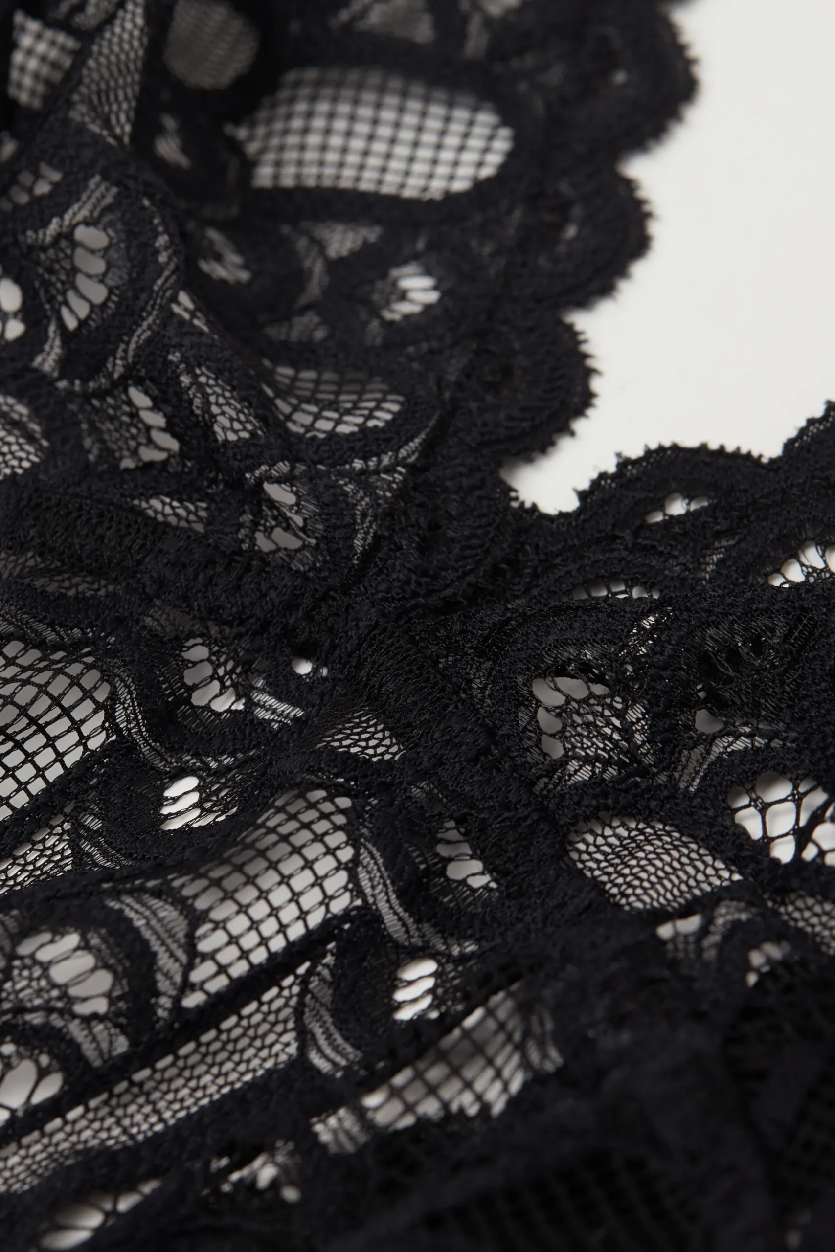 Body Pizzo Elegant Silhouette