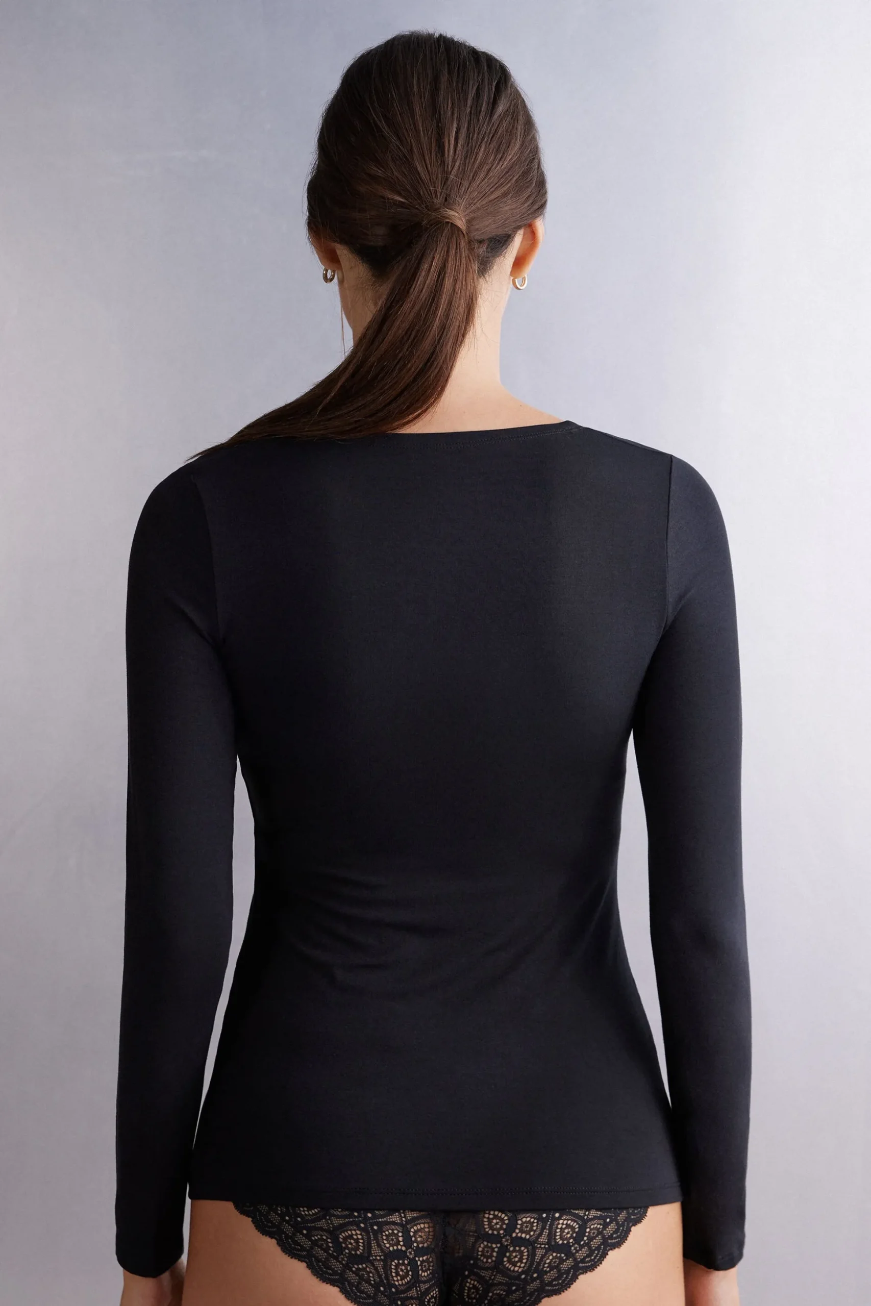 Maglia a Manica Lunga con Scollo a Madonna in Micromodal