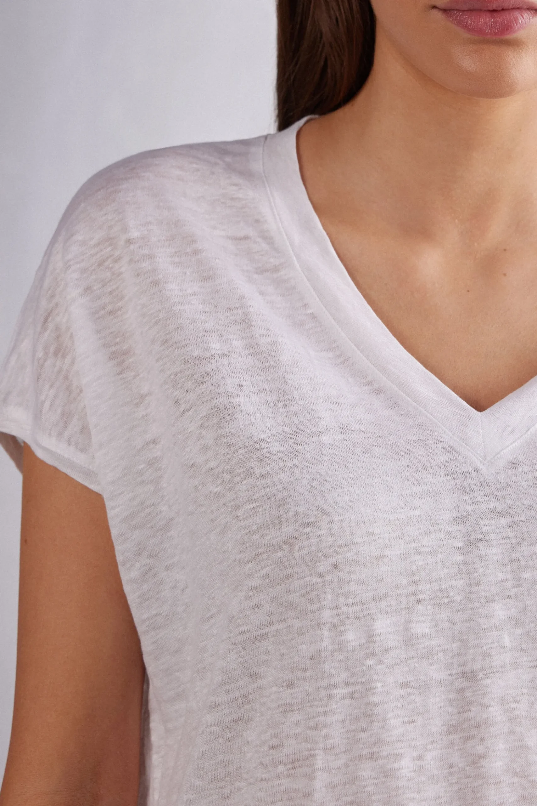 Maglia Manica Corta con Scollo a V in Lino