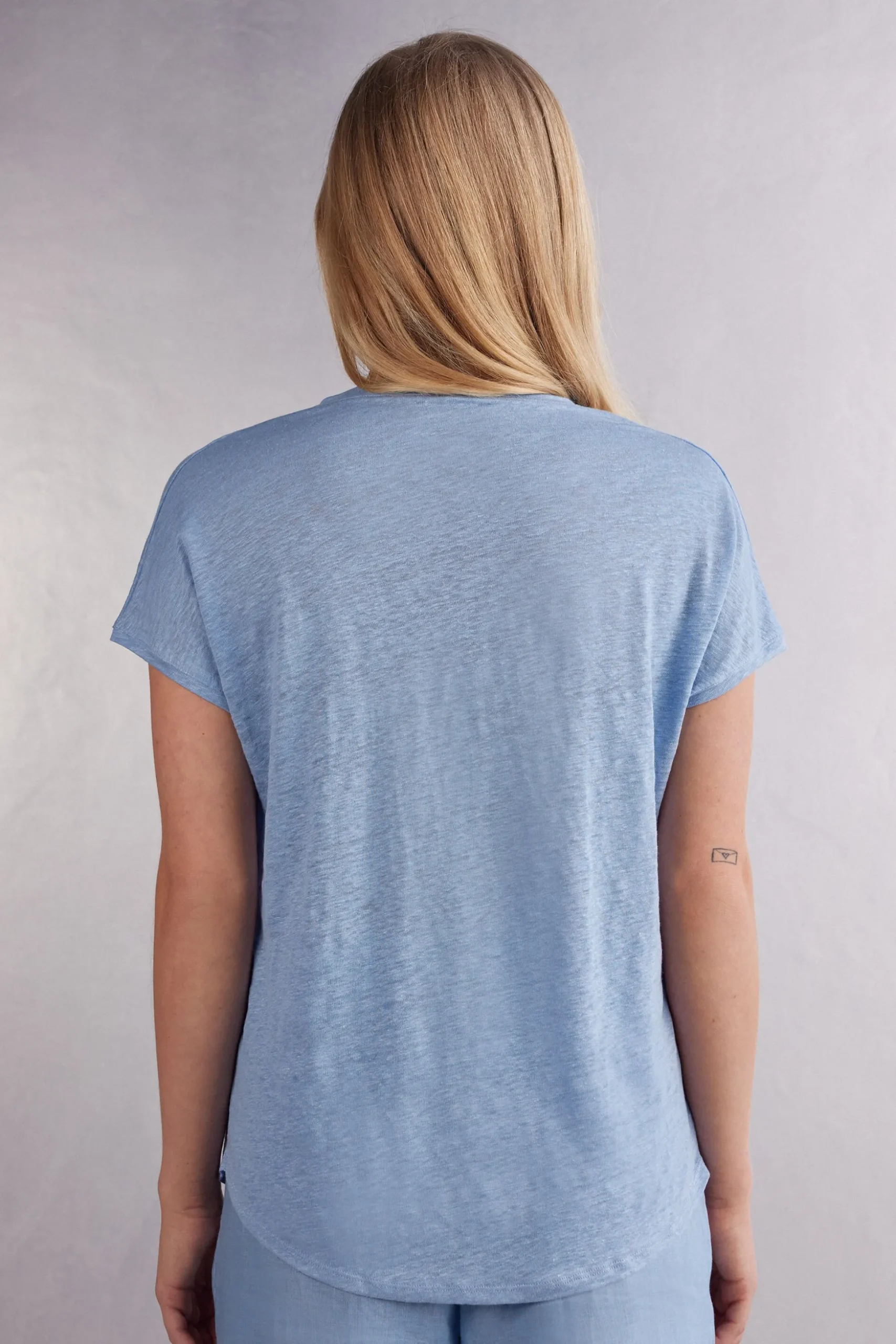Maglia Manica Corta con Scollo a V in Lino