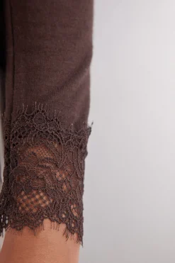 Maglia scollo a V in Modal Cashmere Ultralight e Pizzo