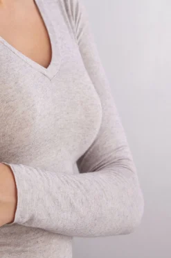Maglia Scollo a V in Modal Ultralight con Cashmere